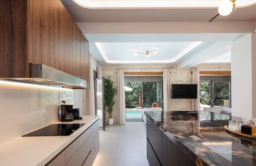 Platanes Villa | Private villa, 150 m to the beach, walking distance to all amenities!