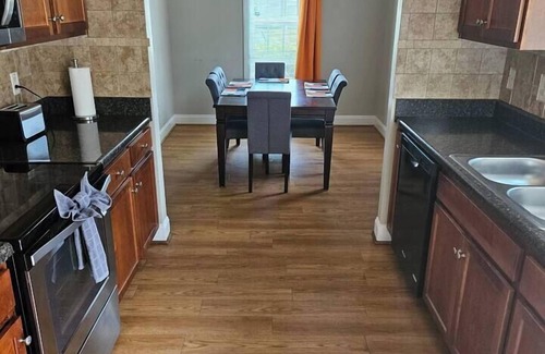 Southeast Raleigh House | Private Villa 3-Bed| 7 min from Downtown