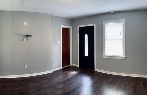 Perry Villa | Private Villa 5 min to Perry Fair Grounds, Eateries, Cafe, Shops & Locale Music.
