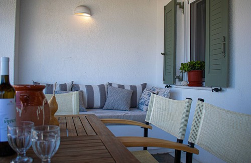 Nea Cryssi Akti Villa | Private villa Agia Irini, 350 meter to the beach for 4 guests with pool access!