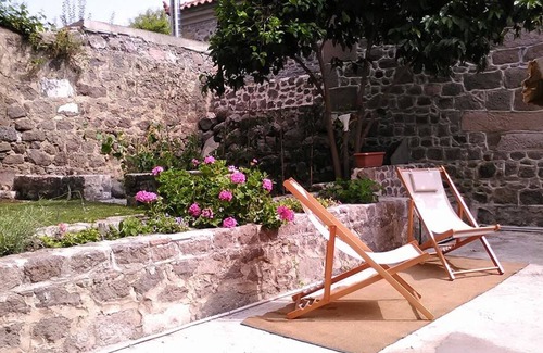 Mithimna House | Private Villa est.1750!Spacious and very quiet, for families, groups, workshops.