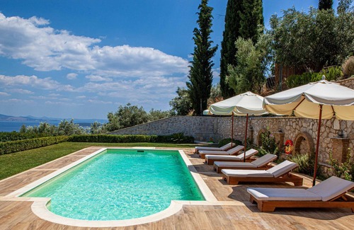 Nafplio Villa | Private Villa für 8 mit Pool,garten und Meerblick