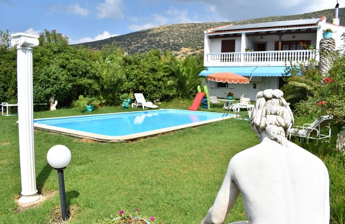 Marathon House | Private Villa In Marathon With Pool And Sea View