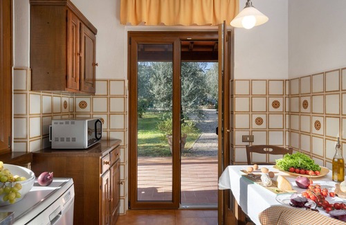 Pergine Valdarno House | Private Villa with private pool, A/C, WIFI, TV, patio, pets allowed, panoramic view, close to Arezzo
