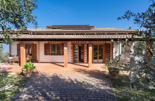Pergine Valdarno House | Private Villa with private pool, A/C, WIFI, TV, patio, pets allowed, panoramic view, close to Arezzo