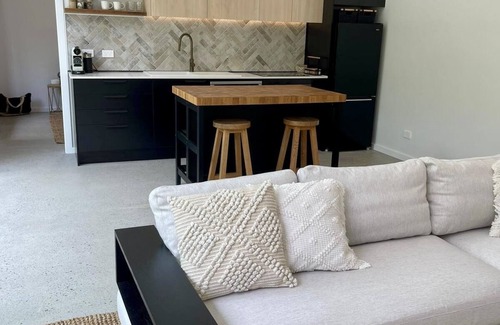 Avalon Beach Villa | Private villa just a 4 min walk to Avalon Beach!
