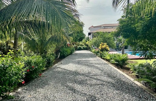 San Pedro de Macoris Villa | Private Villa w/pool ,AC/WiFi great for family vacations or parties,near beach