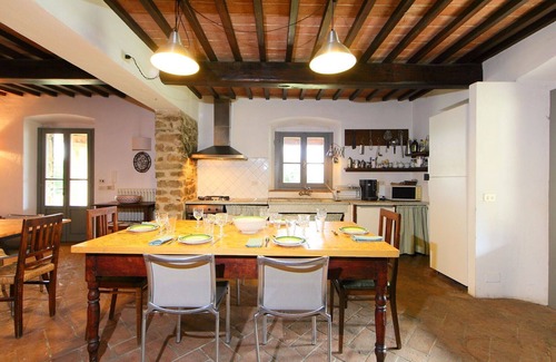 Civitella in Val di Chiana Villa | Private Villa with WIFI, private pool, TV, balcony, pets allowed, panoramic view, close to Arezzo