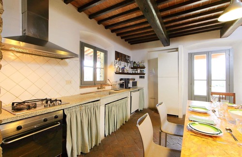 Civitella in Val di Chiana Villa | Private Villa with WIFI, private pool, TV, balcony, pets allowed, panoramic view, close to Arezzo