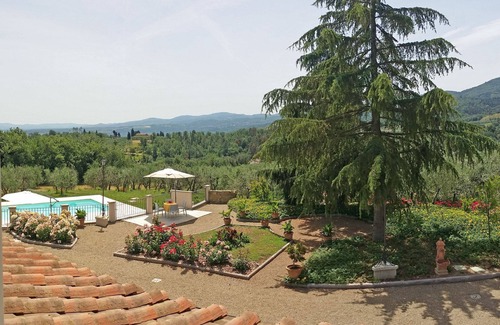 Figline e Incisa Valdarno Villa | Private Villa with A/C, WIFI, private pool, TV, terrace, panoramic view, close to Greve In Chianti