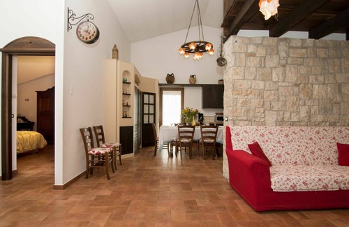San Lupo House | Private Villa with A/C, private pool, WIFI, TV, patio, pets allowed, panoramic view, parking