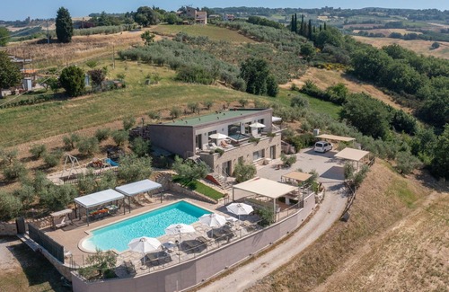 Loreto Villa | Private Villa with A/C, WIFI, private pool, TV, patio, pets allowed, panoramic view, parking