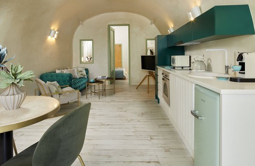 Imerovigli Villa | Private villa with amazing views of the volcano and caldera