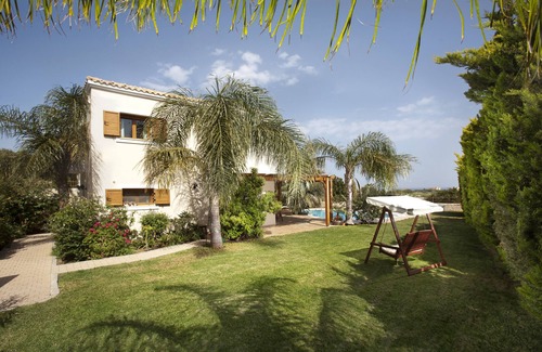 Piskopiano House | Private villa with heated pool and sea views