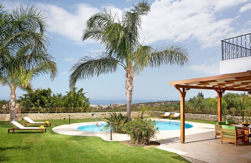 Piskopiano House | Private villa with heated pool and sea views