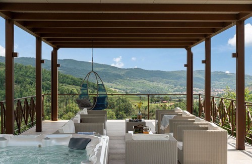 Subbiano Villa | Private Villa with hot tub, WIFI, private pool, A/C, TV, patio, panoramic view, close to Arezzo