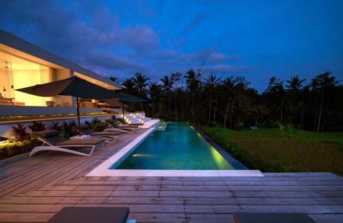 Pejeng Kawan Villa | Private Villa with butler service surrounded by rice fields and jungle views.