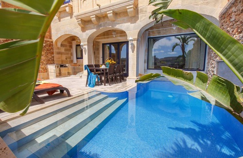 Santu Pietru Villa | Private Villa with Indoor Heated Jacuzzi
