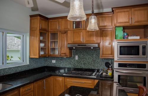 Reading Villa | Private Villa with Sea View, Pool, Wi-Fi and Parking