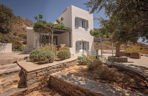 Maragas Villa | PRIVATE VILLA WITH OUTSTANDING VIEWS, CLOSE TO MIKRI VIGLA BEACH.