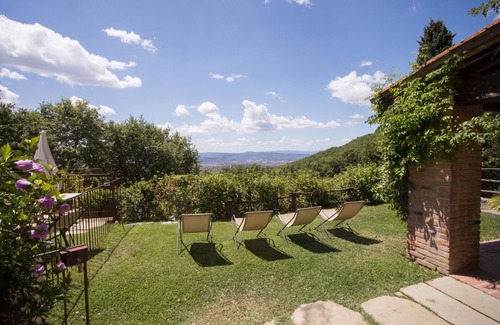 Arezzo Villa | Private villa with pool with panoramic view inside organic wine resort