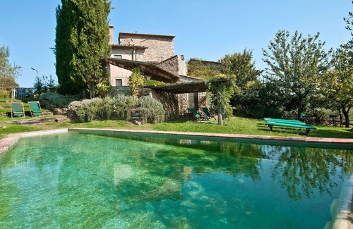 Radda in Chianti Villa | Private Villa with private pool, WIFI, TV, terrace, panoramic view, close to Greve In Chianti