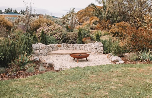 Tasman Cottage | Private Villa With Spectacular Estuary View