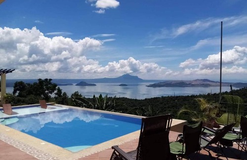 Talisay Cabin | Private Villa With Taal View
