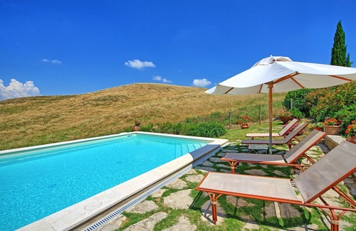 Trequanda Villa | Private Villa with WIFI, private pool, TV, veranda, panoramic view, parking, close to Montepulciano
