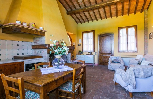 Certaldo House | Private Villa with WIFI, private pool, TV, terrace, pets allowed, parking, close to San Gimignano