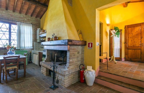 Certaldo House | Private Villa with WIFI, private pool, TV, terrace, pets allowed, parking, close to San Gimignano