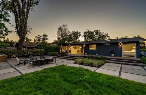 Healdsburg House | Private Vineyard Haven-Walk To The Hbg Square!