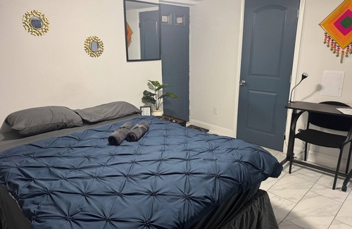 Idlewood House | Private walkout suite Central Baltimore