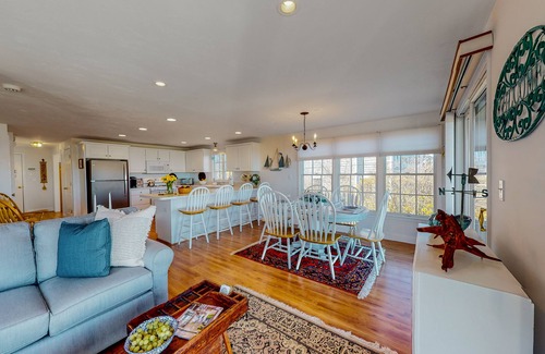 Barnstable House | Private water access & stunning views