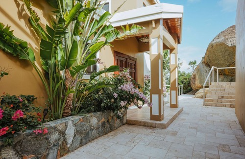 Estate Peterborg Villa | Private Waterfront 5 Bedroom Villa! Stunning views from every room!