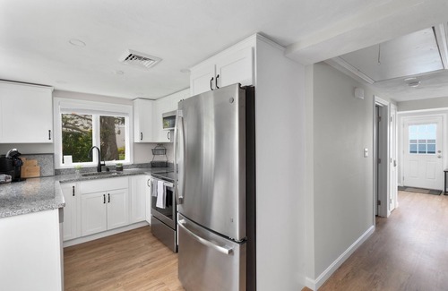 Portsmouth House | Private waterfront w/rocky beach near Newport
