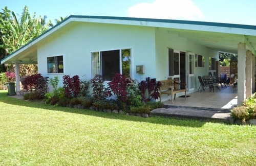 Arorangi House | Private well-equipped 2/3 brm house : pool+garden+sunsets!