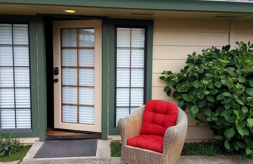 North Junior College Neighborhood Association Apartment | Private wine country getaway