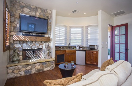 Pinnacle Peak House | Private with Mountain Views and City Lights