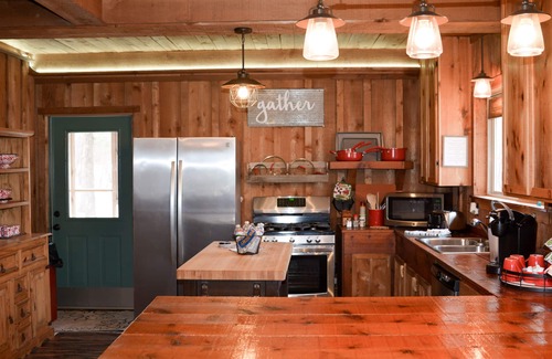 Board Camp Cabin | Private wooded property, rent 2 cabins sleeping 8, 1 mile to WPG S. trail head.