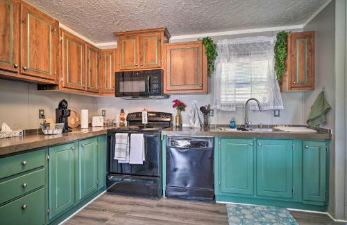 Mohawk House | Private Yard and Fire Pit Pet-Friendly Midway Abode