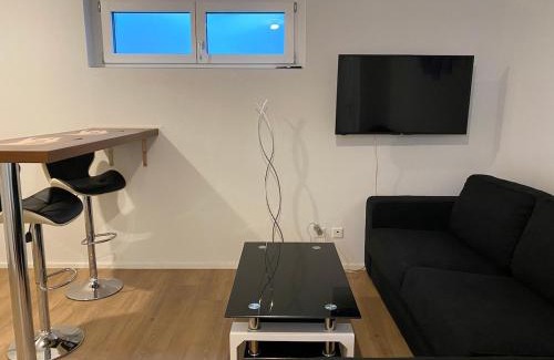 Gurmels Apartment | Privates Gästezimmer mit eigenem Bad & Küche im UG
