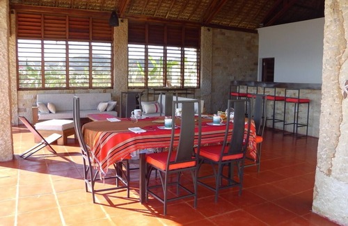 Nosy Be House | Privatized villa "Nofy Manga" facing the sea and near a restaurant bar.
