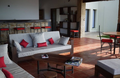 Nosy Be House | Privatized villa "Nofy Manga" facing the sea and near a restaurant bar.
