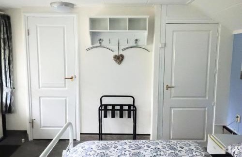 Sint Pancras Bed & Breakfast | Prive tuinhuis B&B Elly