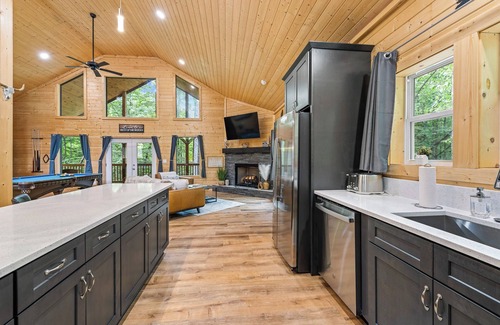 Cleveland Cabin | Prized Gem - 3rd Night Free! See Details Below.