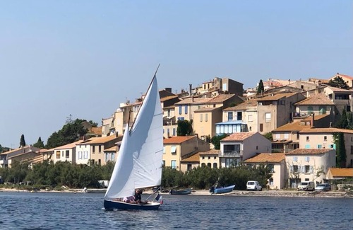 Bages House | Proche de Narbonne, Maison de Village Avec Jardin au Bord de L'étang