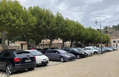 Boulbon House | Proche de Toutes Commodités. Idéalement Situé, Près Davignon, Arles et Nimes