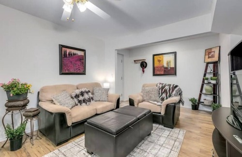 Cloverdale House | Professional, Bright, Cozy & Homey Spacious - 1 BD Guest suite