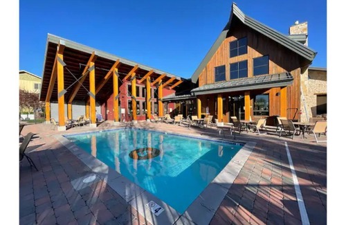 Hailey House | Professionally designed mountain live/work retreat. 3BR/2.5BA w/attached garage